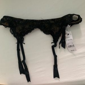 Intimissimi Garter belt brand new
